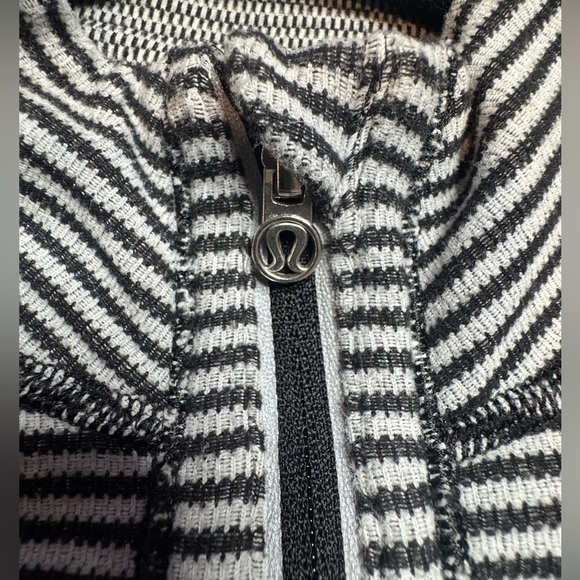 Lululemon half Zip Up running Jacket 4 Long Sleeve reversible Pullover striped - Picture 9 of 10